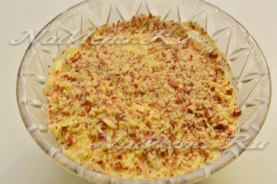 слой измельченных орехов