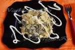 Салат с морской капустой и килькой в томатном соусе