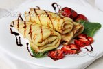 Вкусные блины на молоке с клубникой